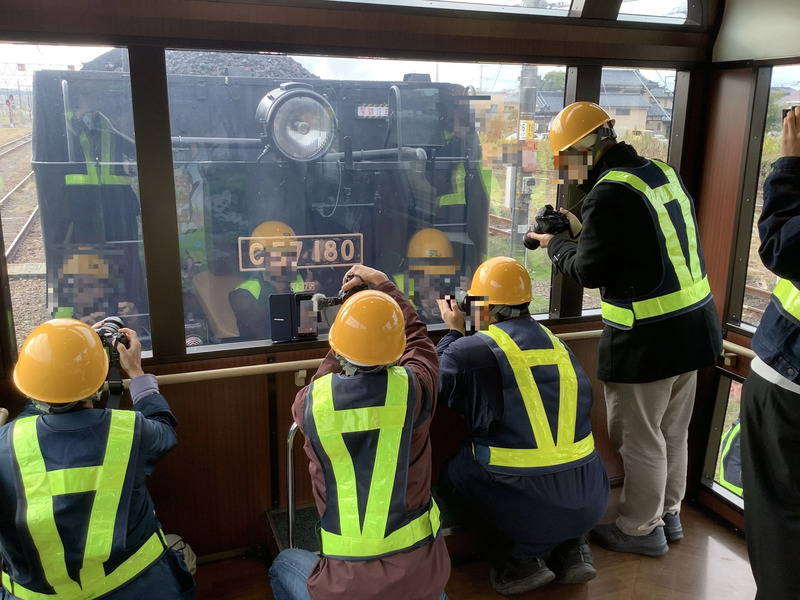 SLと客車の連結作業