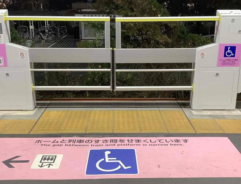 ホームと列車のすき間