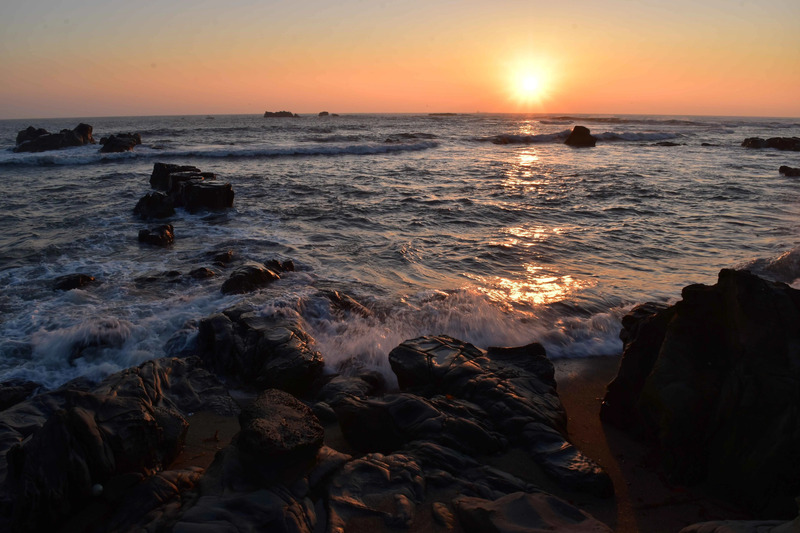 銚子「海鹿島」から臨む日の出（提供：銚子市）