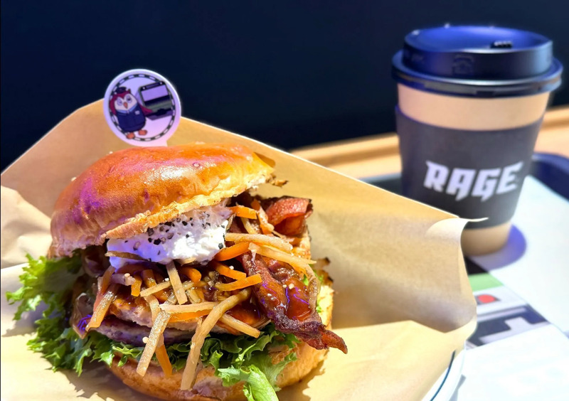 池袋駅員が考案した「袋袋バーガー」