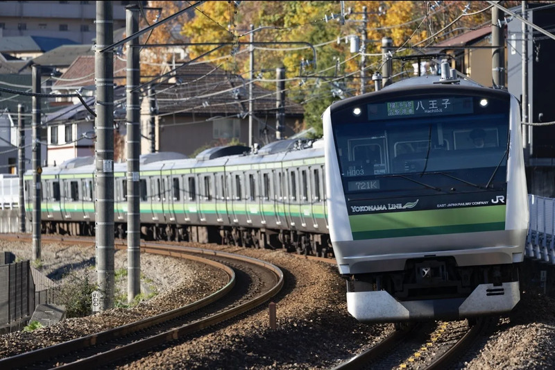 横浜線を走る車両233系