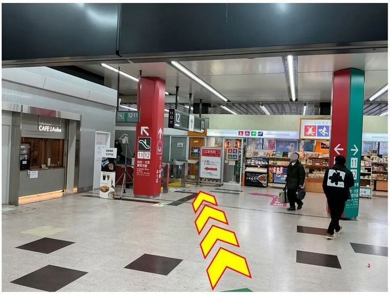 11番線エスカレーター