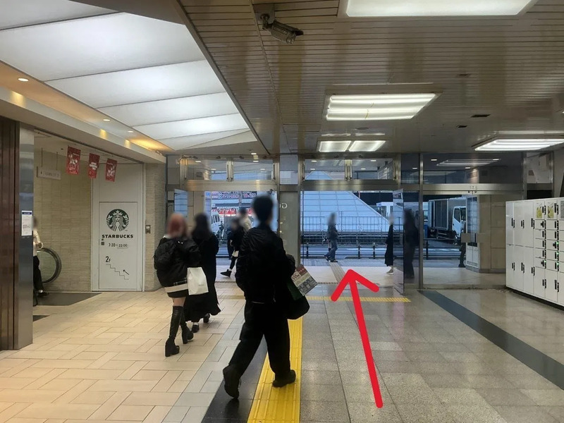 1F外に出るところ