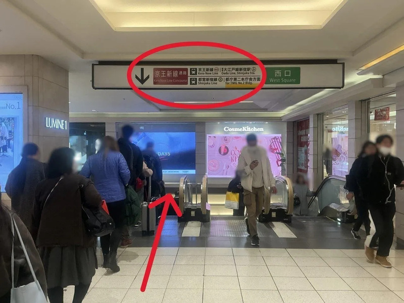 下りのエスカレーター、階段