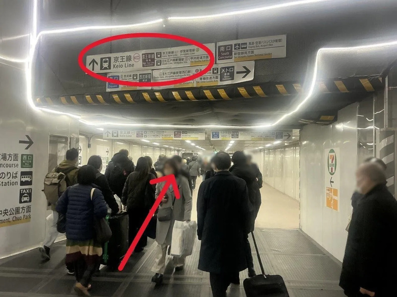 西改札⇒旧タクシープールへの通路