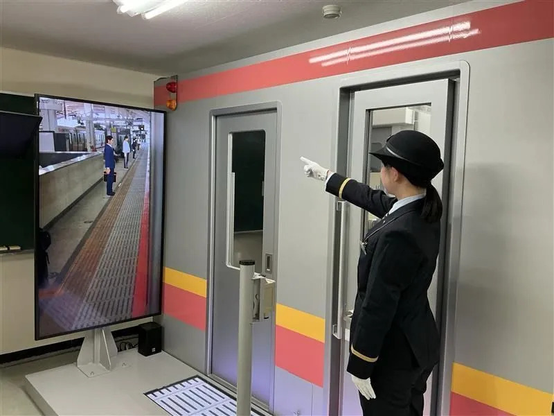リアルな車掌シミュレータで鉄道の世界へ！車掌のお仕事体験を開催し