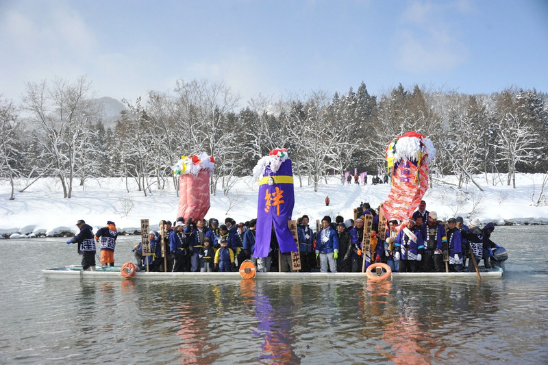 川を渡るぼんでん
