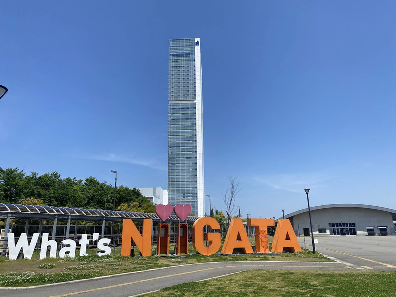 新潟駅から徒歩圏内で信濃川や海を感じることのできるエリアです。（画像提供：万代島多目的広場 ～大かま～）