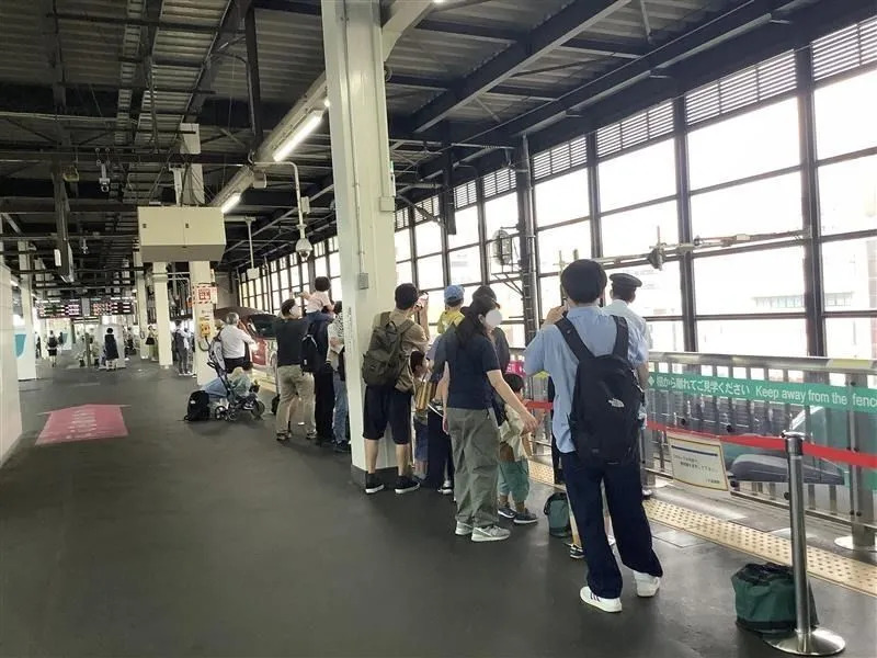 はやぶさ・こまち見学の様子