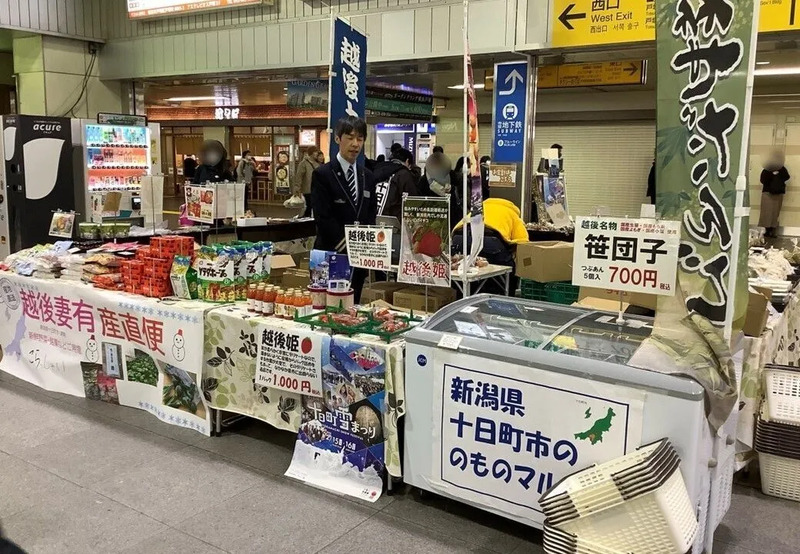 戸塚駅ののものマルシェの様子