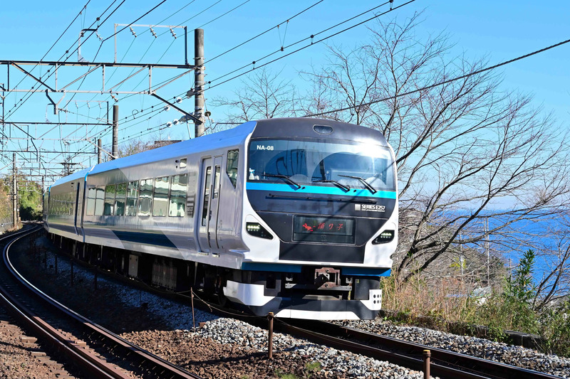 早川駅～根府川駅を走る特急「踊り子」