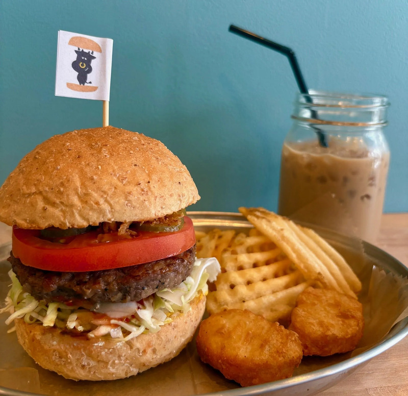 ヤチクロバーガー