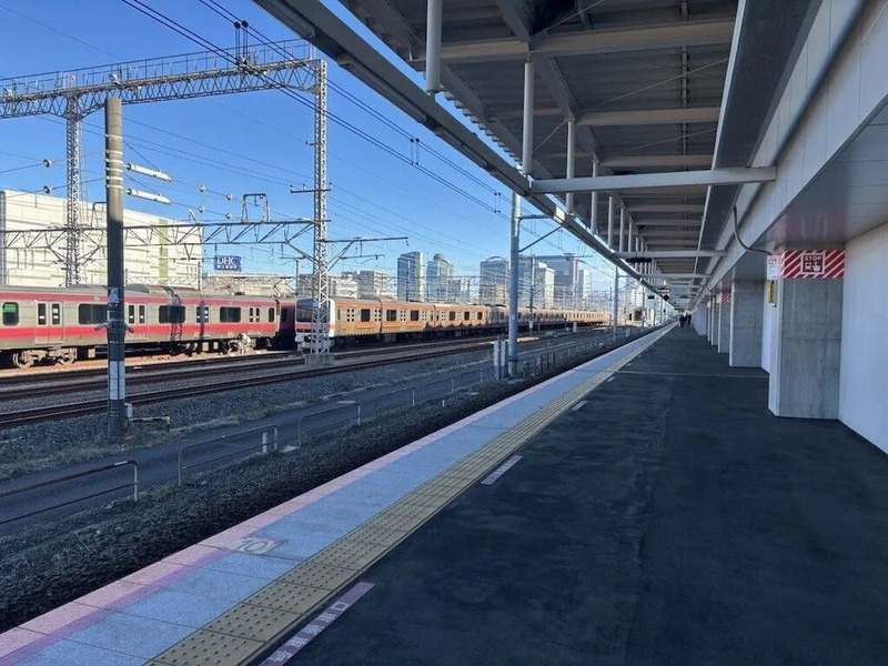 JR幕張豊砂駅 ホーム