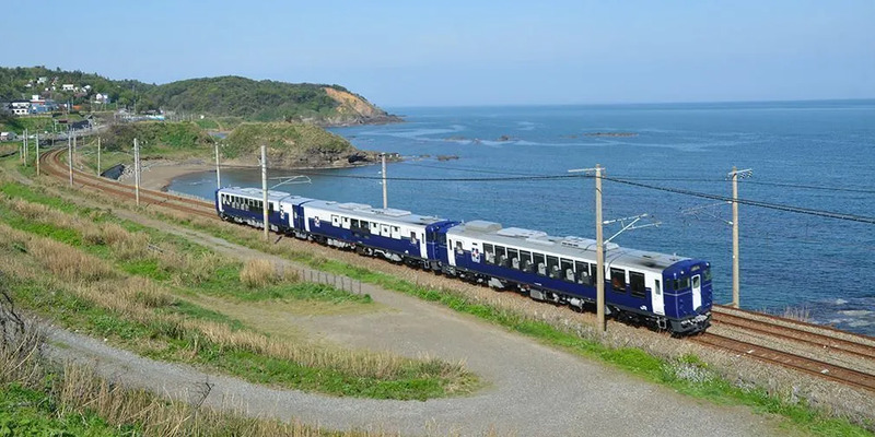 観光列車「越乃Shu＊Kura」