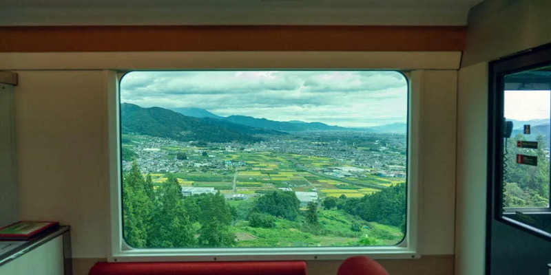 観光列車「リゾートビューふるさと」