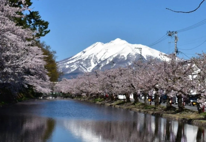 津軽藩ねぷた村前