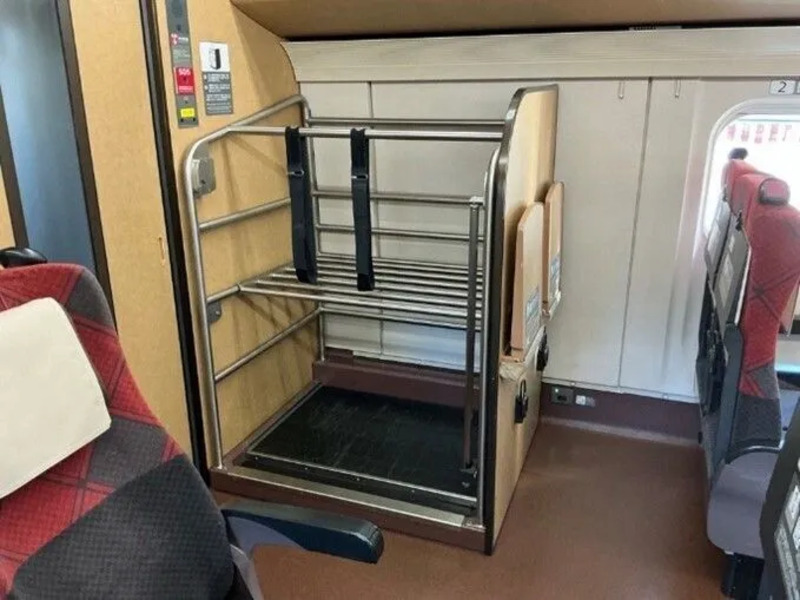 JR東日本新幹線的行李置放區