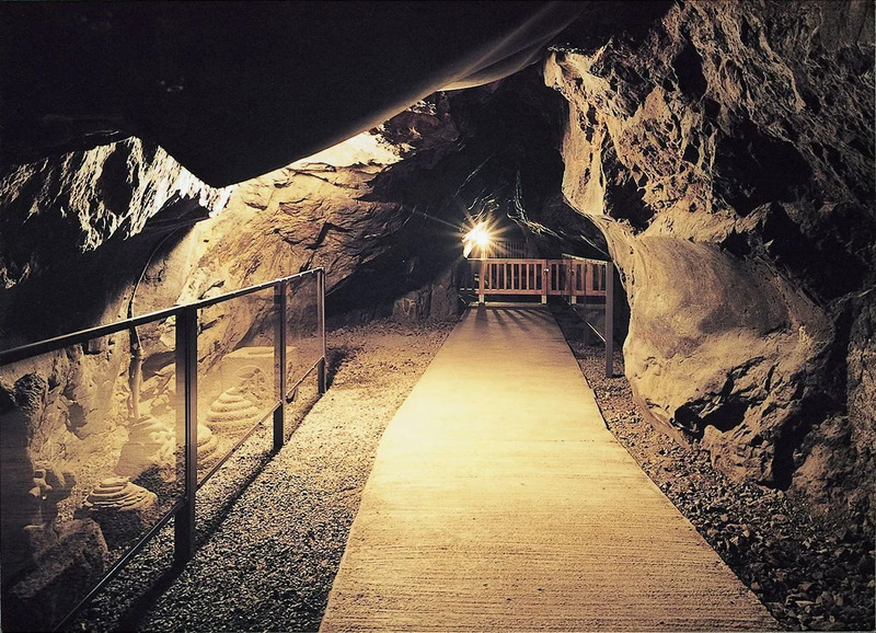 藤沢市 江の島岩屋