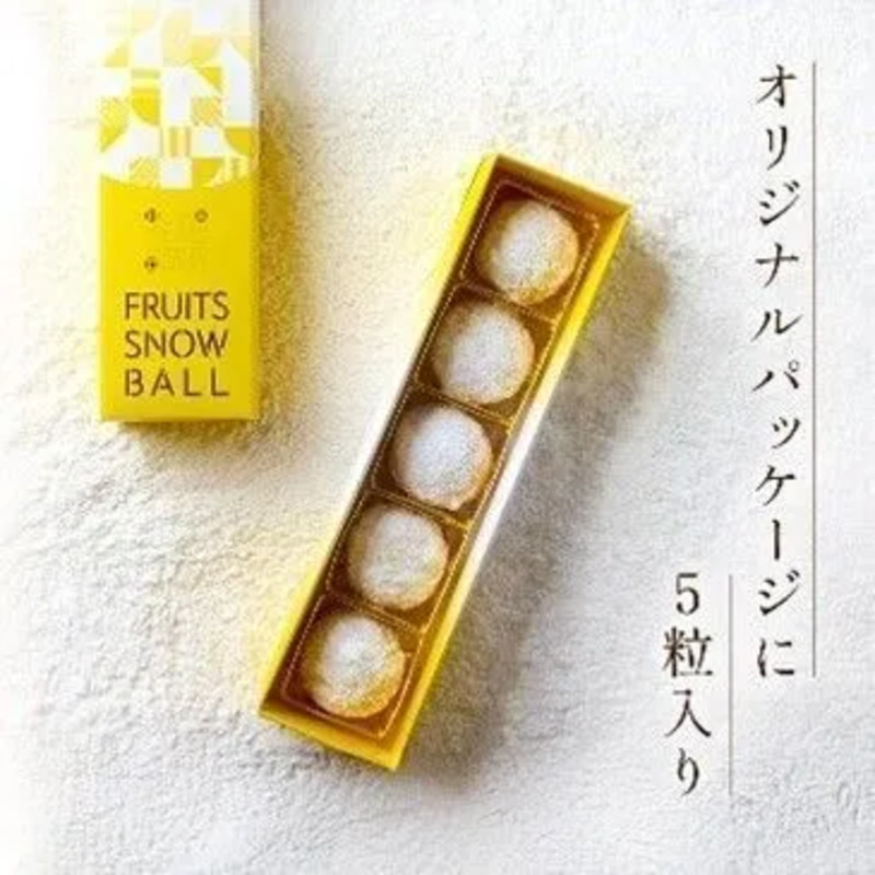 JRE MALL Cafeで展示中のTOIRO PREMIUM KOMEKO FRUITS SNOWBALL