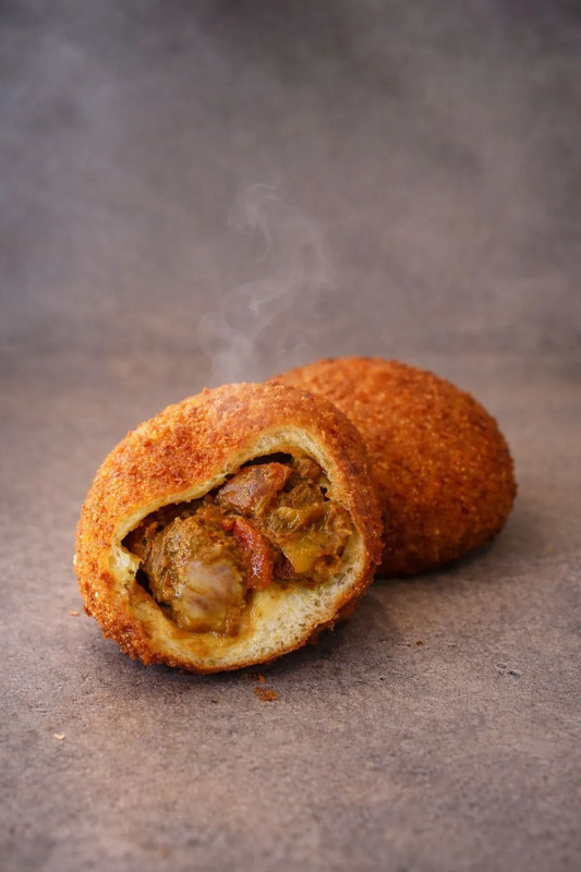 販売予定商品の一例【十勝豊西牛カレーパン】