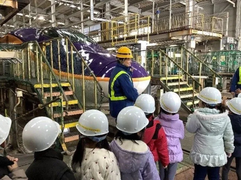 ふるさと納税返礼品 「つばさの秘密基地へ！親子で楽しむ山形新幹線車両センター体験ツアー」