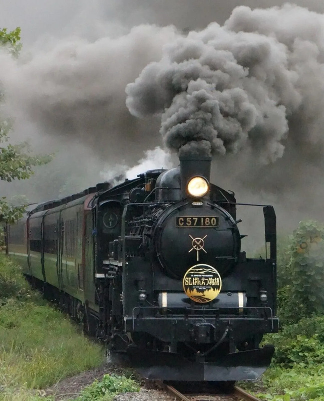 磐越西線を走るSL C57 180