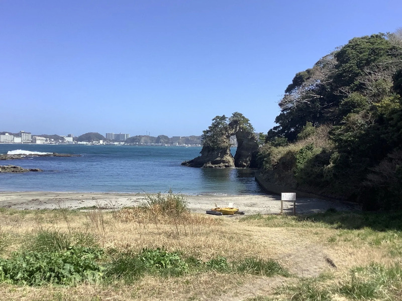 めがね岩（画像提供：勝浦市観光協会）