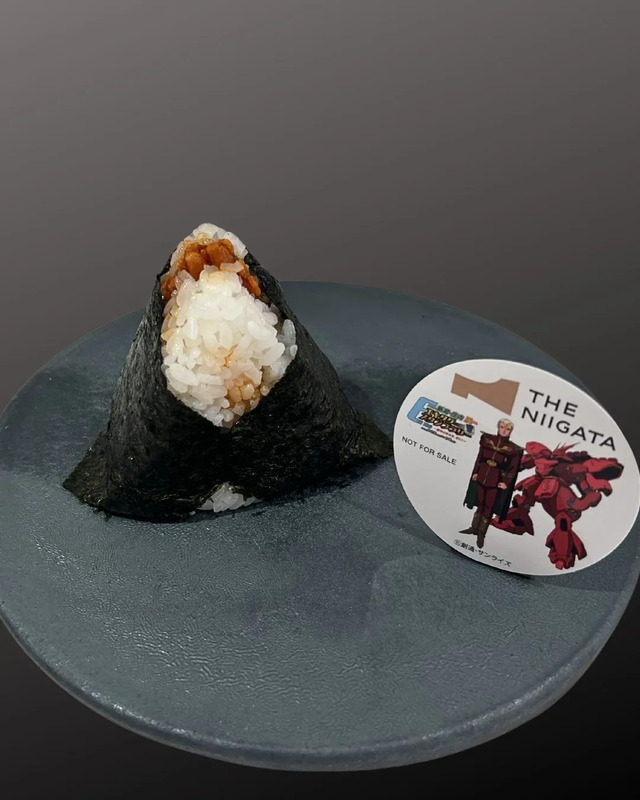 柿の種のオイル漬けにんにくラー油にぎり × シャア・アズナブル