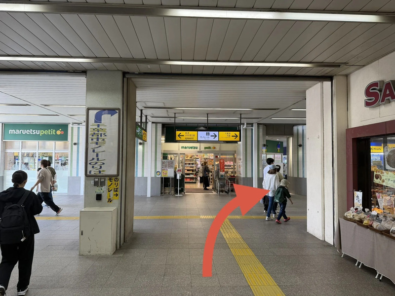 JR千葉みなと駅改札外