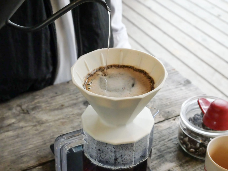 豆を挽くところから始めるドリップコーヒー（提供：plower）