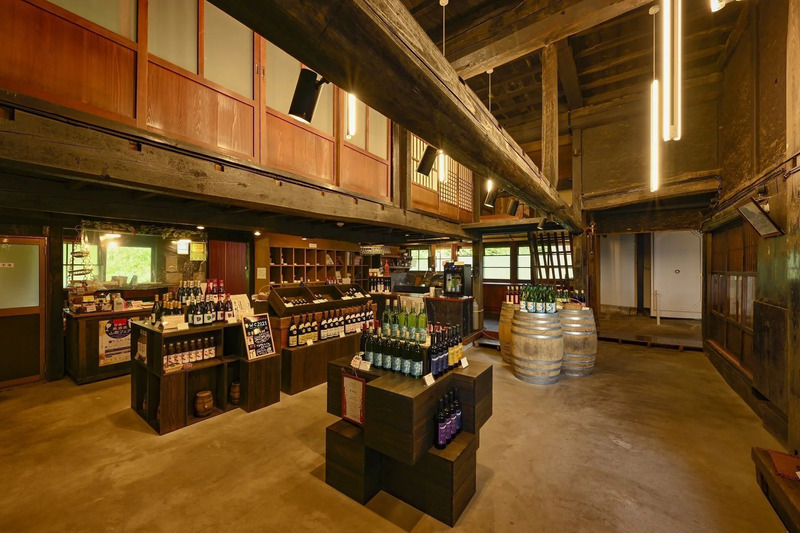 月山トラヤワイナリー店内