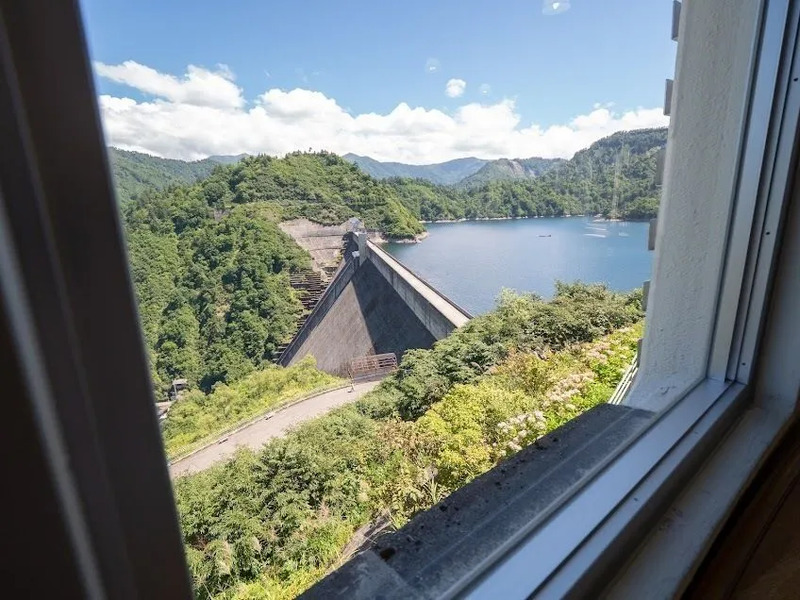 奥只見電力館から奥只見ダムの眺め