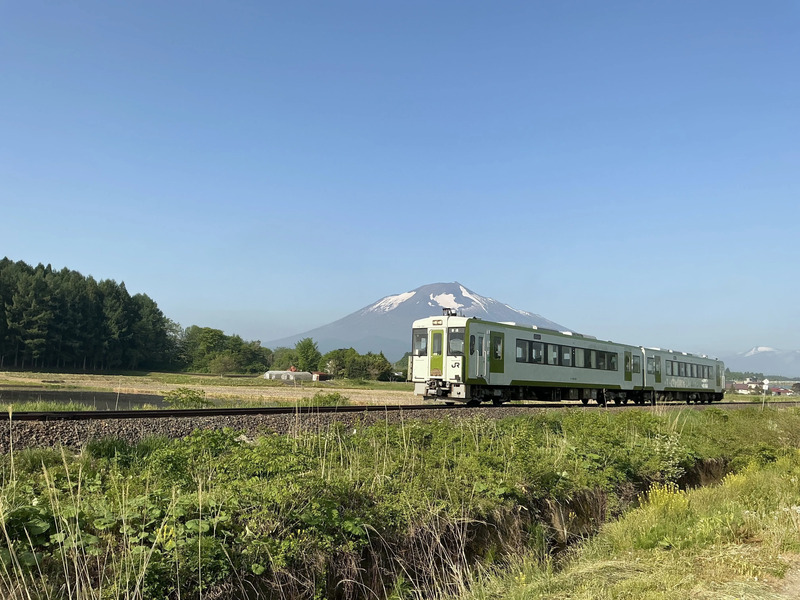 初夏の岩手山と花輪線