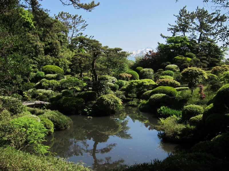 本間美術館庭園鶴舞園
