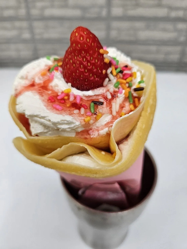 いちごクレープ