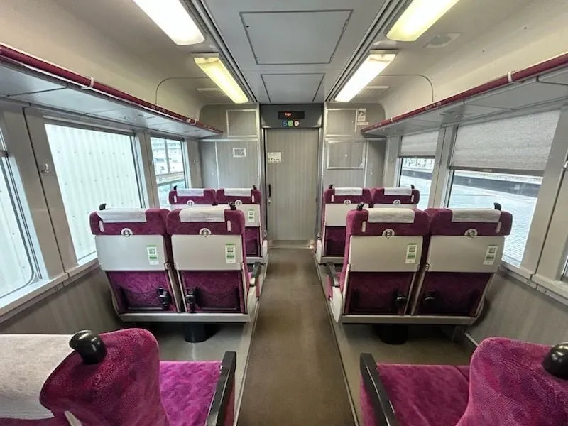 グリーン車車内