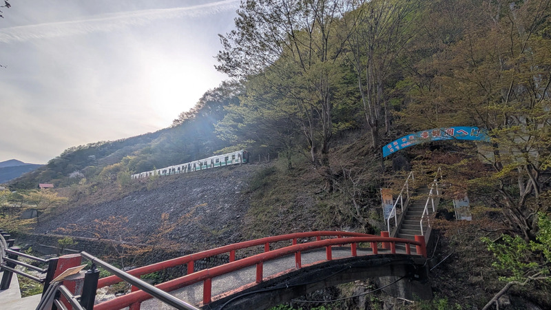 滝観洞入口と釜石線の風景