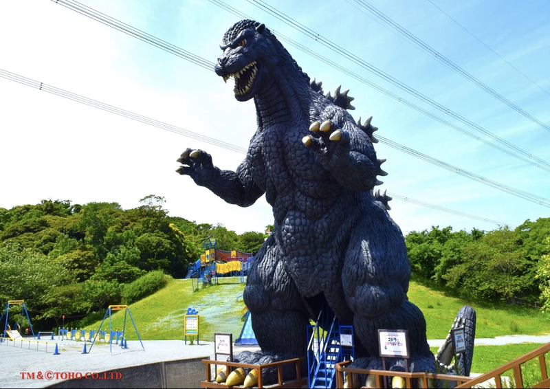 冒険ランド（ゴジラの滑り台）