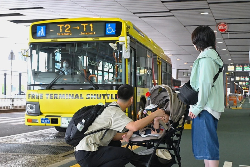 T2からT1への移動は無料のターミナル連絡バスで！