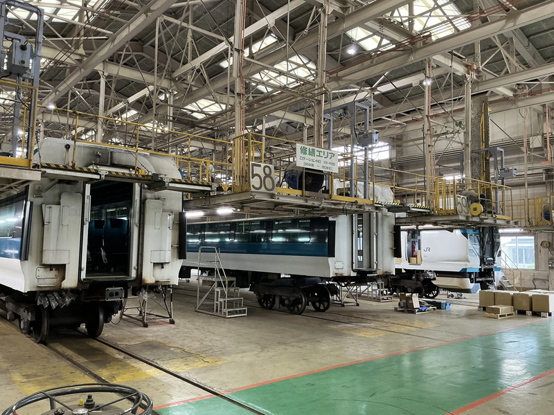 ▲大宮総合車両ベースの車体A棟内の様子
