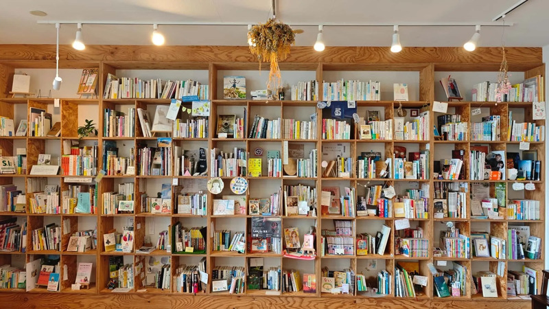 駅の図書室FLAT本棚