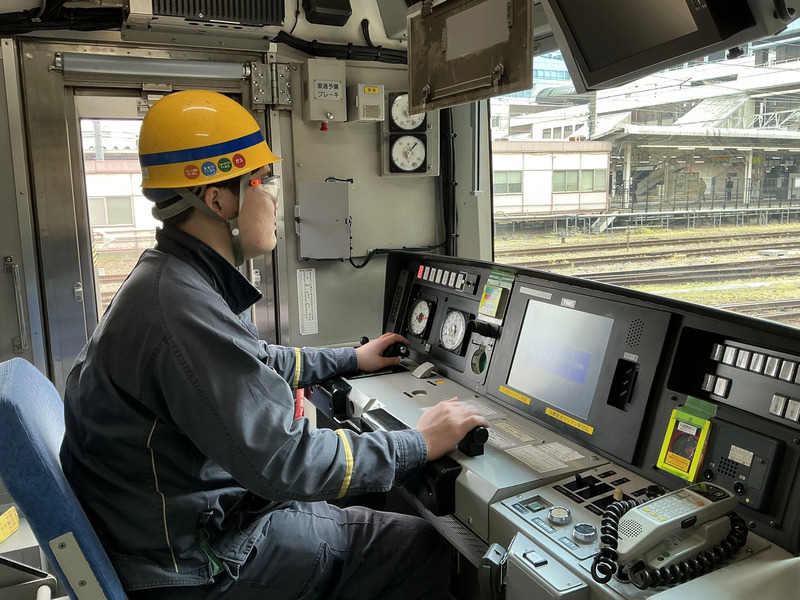 在来線車両の検査体験の様子