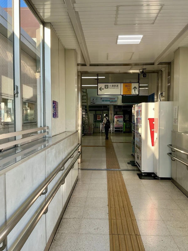 五井駅エレベーター通路