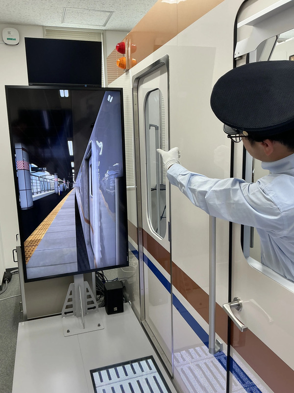 車掌シミュレータ後ろからの様子