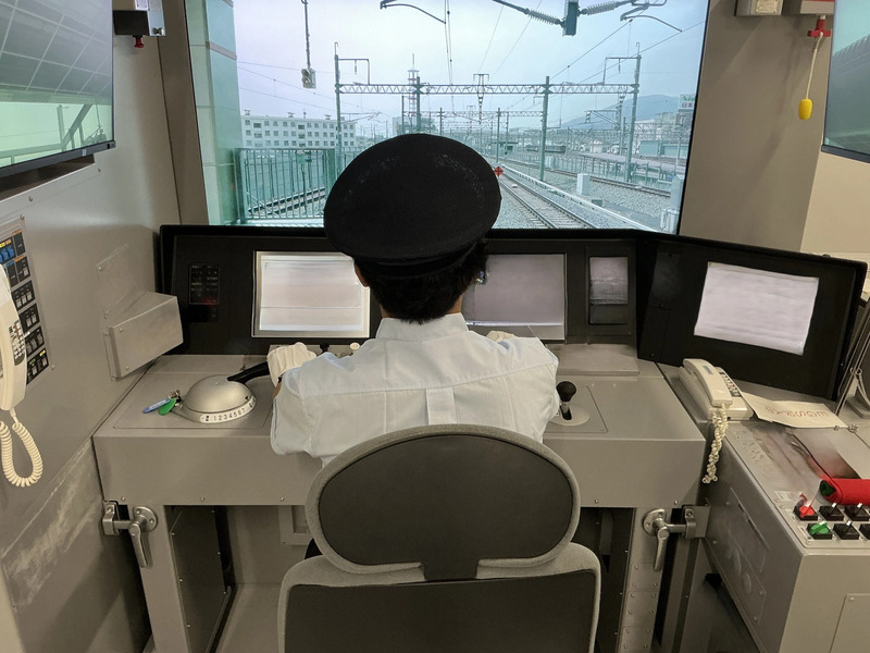 運転士シミュレータ後ろからの様子