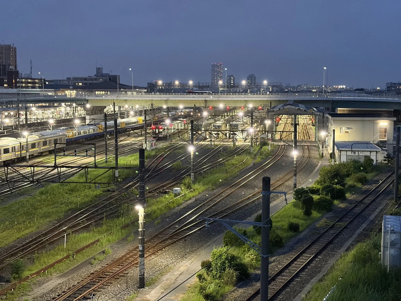 JR東日本幕張車両ベース庁舎屋上から見下ろした車両基地のイメージ