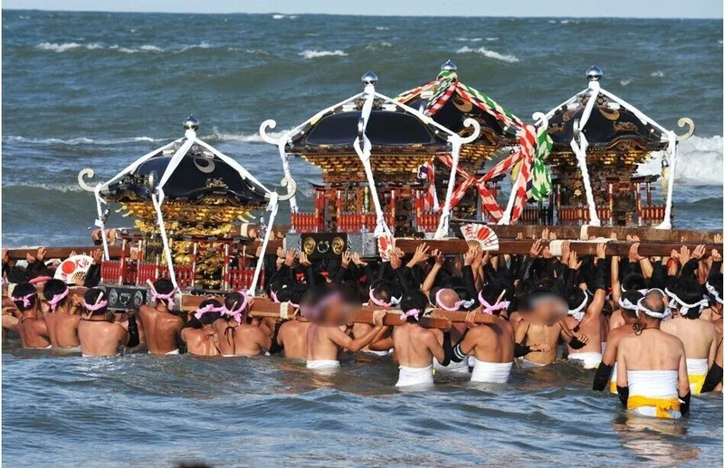 大原はだか祭り「汐ふみ」：画像提供（公社）千葉県観光物産協会