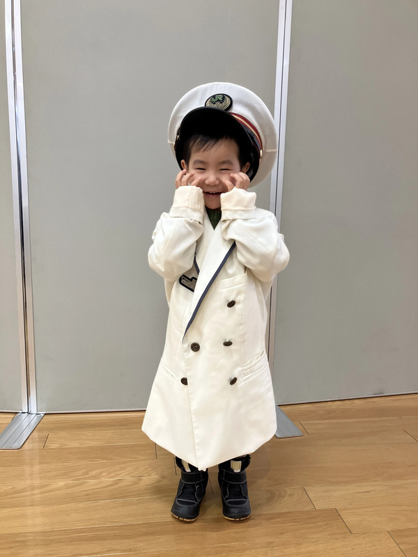 子ども駅長制服体験
