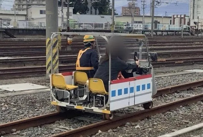 社員撮影レールスクーターの乗車体験