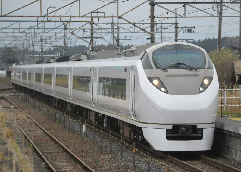 期間限定特別塗装E657系（651系電車オマージュカラー）